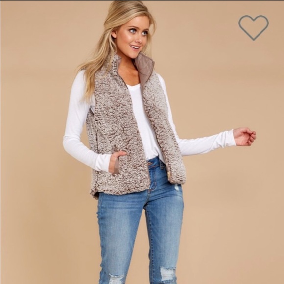 Thread & Supply Wubby Reversible Sherpa Vest - Picture 2 of 6